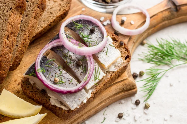 Manfaat Kesehatan dari Pickled Herring