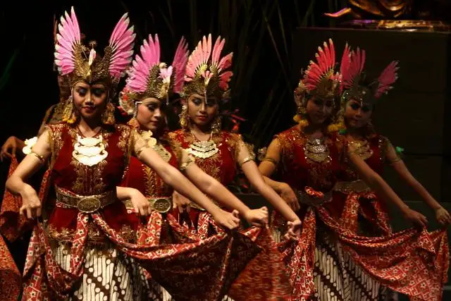 Ketika Aku Jatuh Cinta dengan Tari Golek Ayun-Ayun: Cerita dari Sanggar Seni  Apa