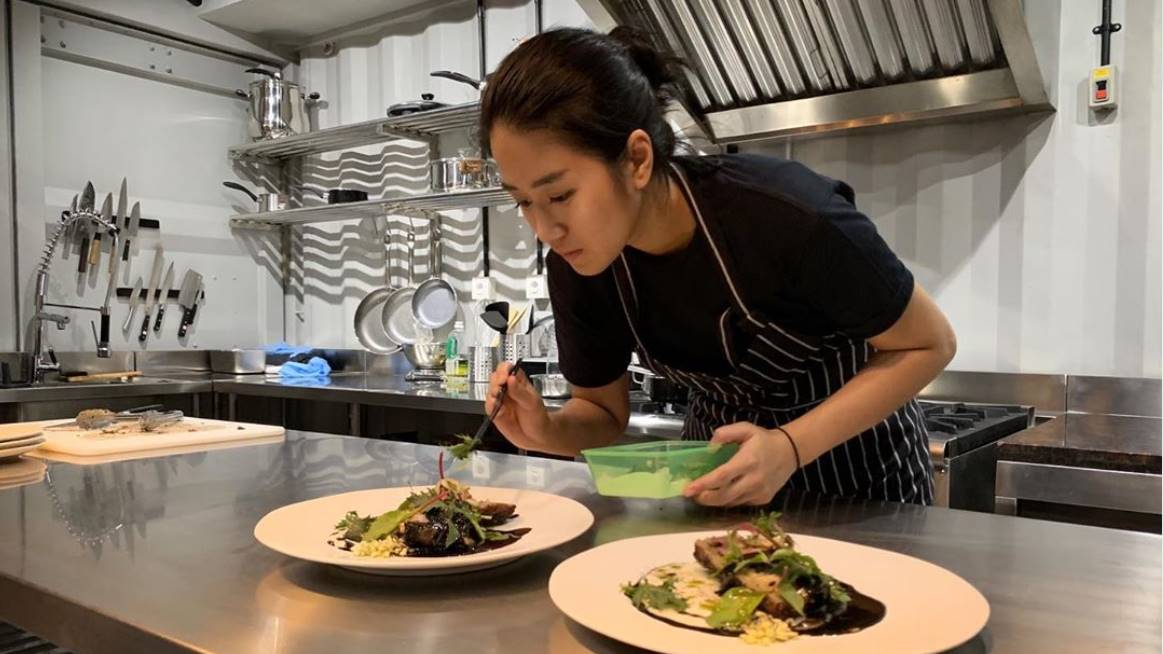 Latar Belakang dan Pendidikan Renatta Moeloek