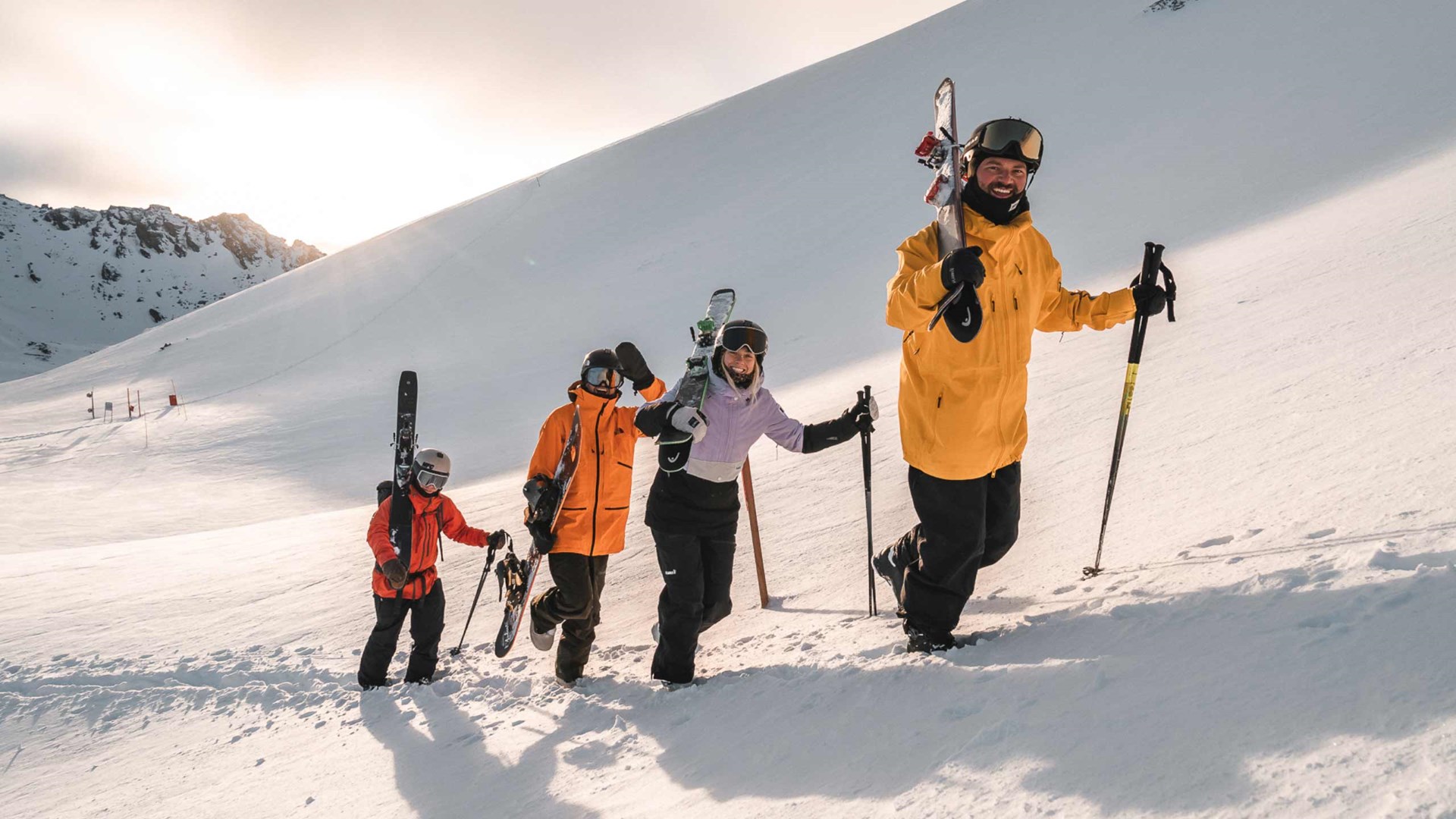 Kebebasan Freeride Skiing Mutlak di Atas Lapisan Powder Snow