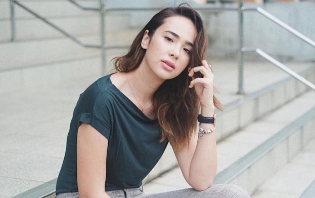 Popularitas Pamela Bowie: Konsistensi yang Mengubah Karier